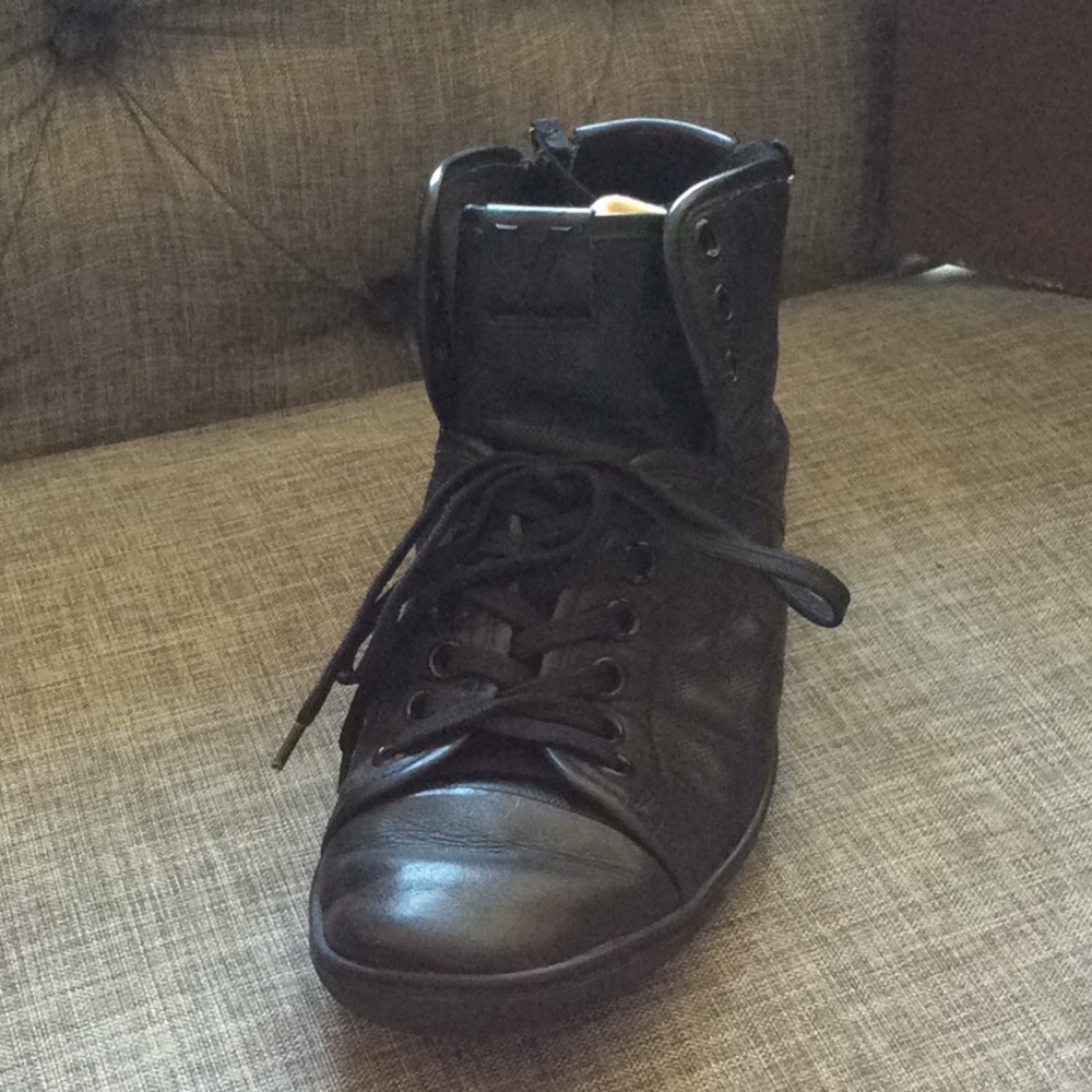 Louis Vuitton Black Sneaker - Picture 2 of 6